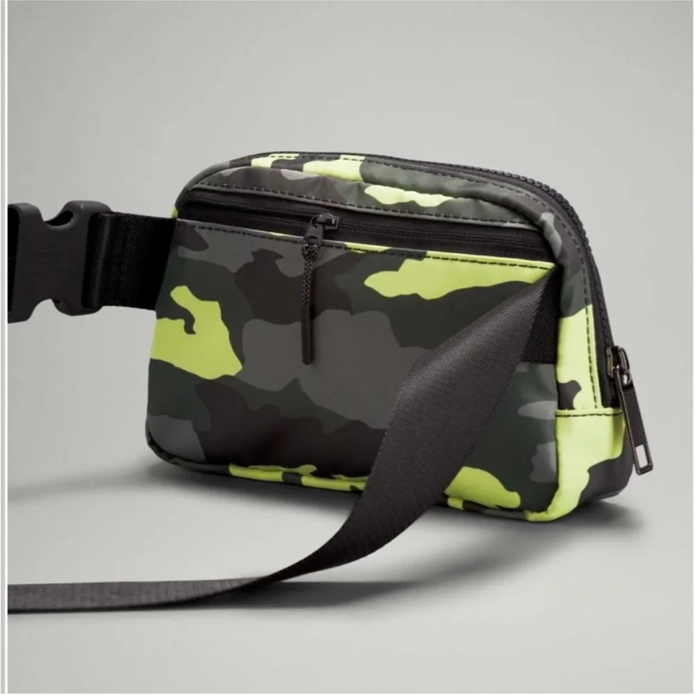 Lululemon Original Neon Green Camo Everywhere Belt bag Rare Color - Picture 3 of 8